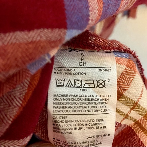 Old Navy The Classic Red Plaid Light Flannel Button Down Shirt, size Small - Picture 6 of 8